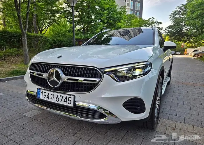 مرسيدس GLC 300 4MATIC Avantgarde 2025 استيراد كوريا ممشى 7,606 كم دبل - image 1