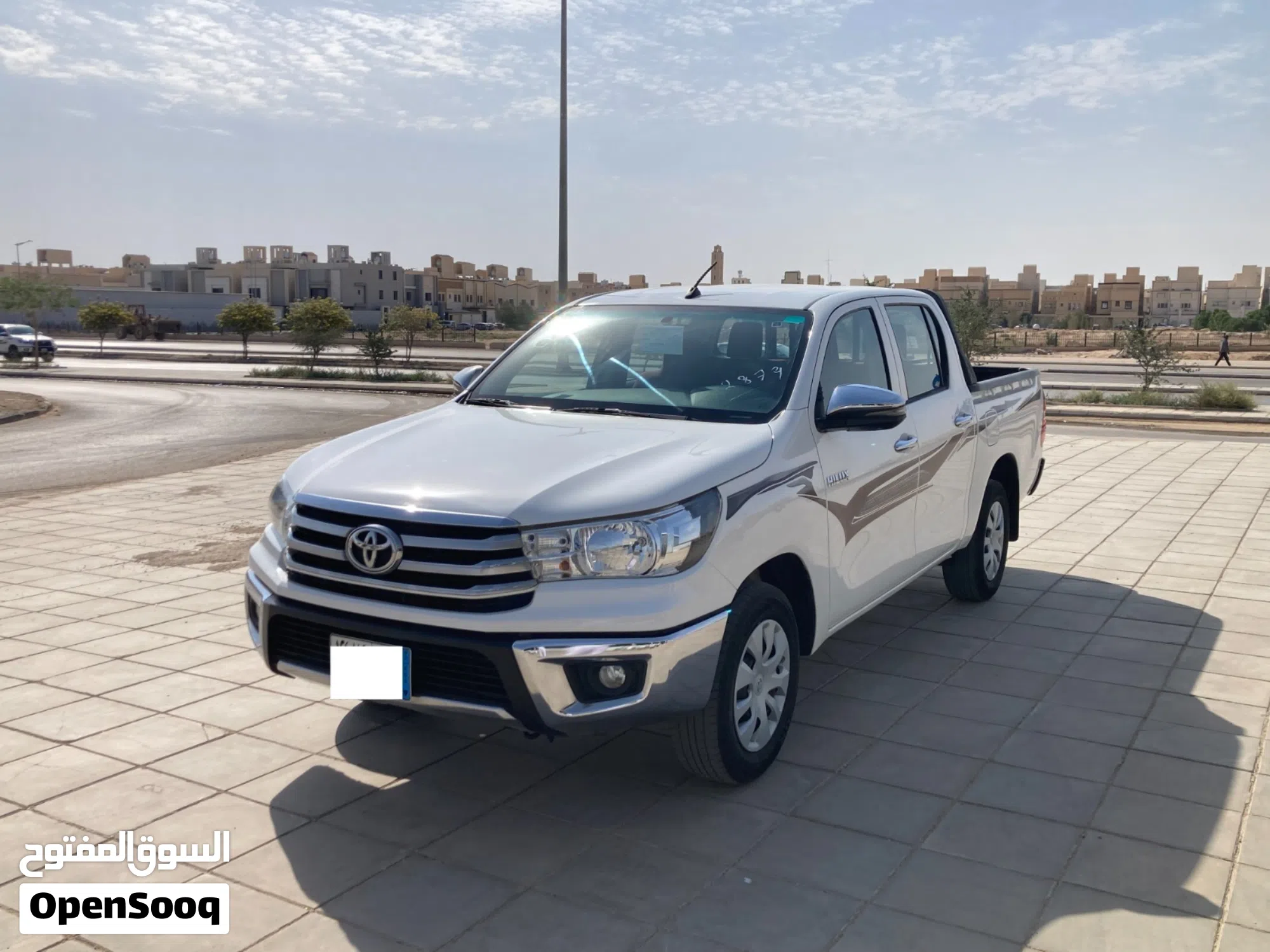 تويوتا هايلوكس GLX بنزين 2018 خليجي مستعمل بحالة ممتازة كاش - image 1