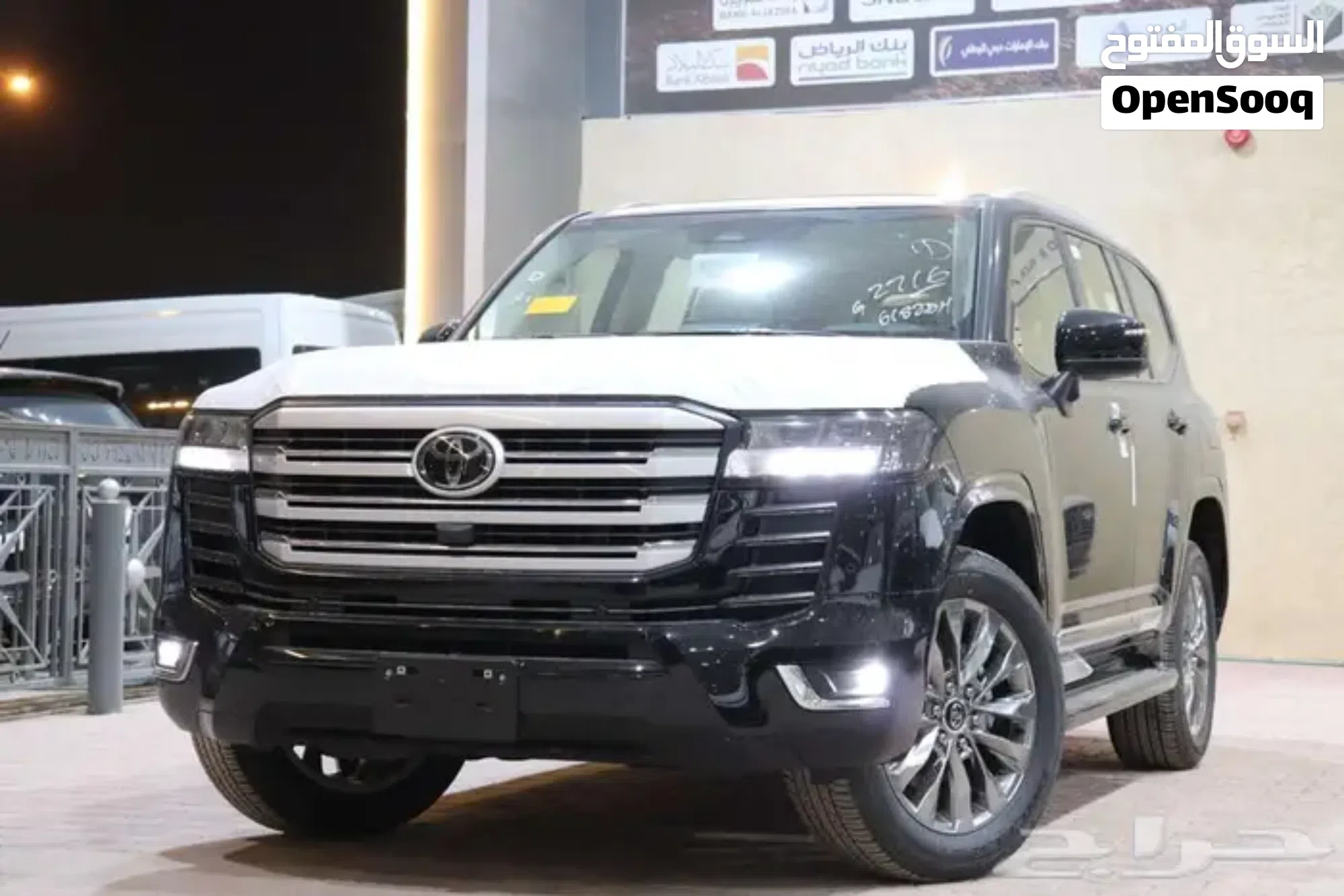 تويوتا لاند كروزر GXR 4 بنزين 2026 جديدة كلياً سعودي - كاش وأقساط بالرياض - image 1