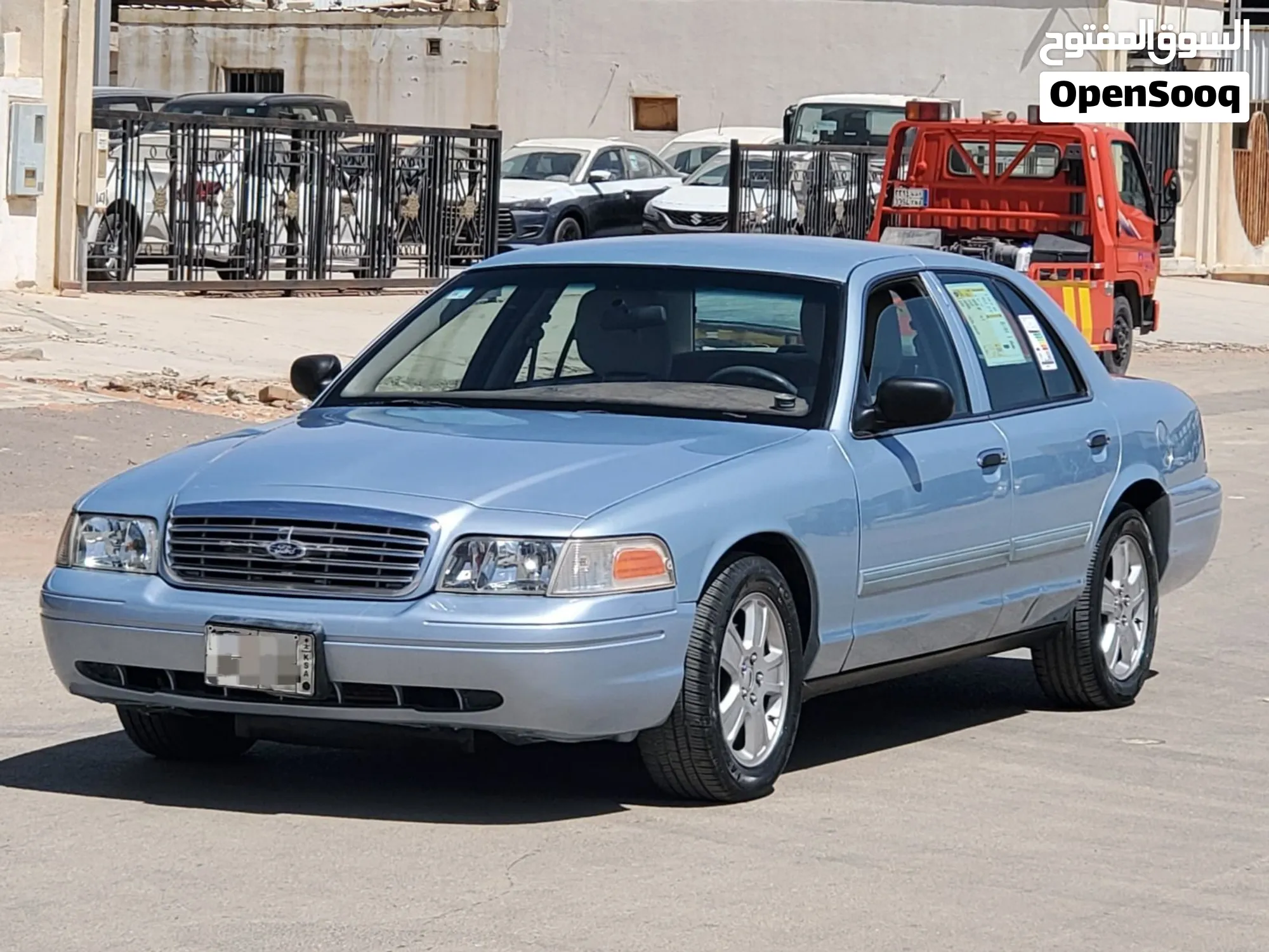 فورد كراون فكتوريا Standard 2011 مستعملة للبيع في الرياض - image 1