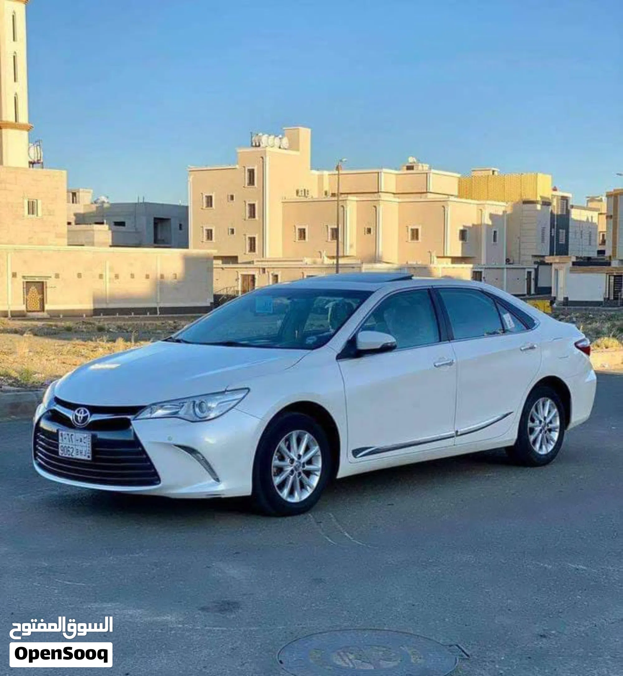 2016 Toyota Camry GLX Full Option, Accident-Free - image 1
