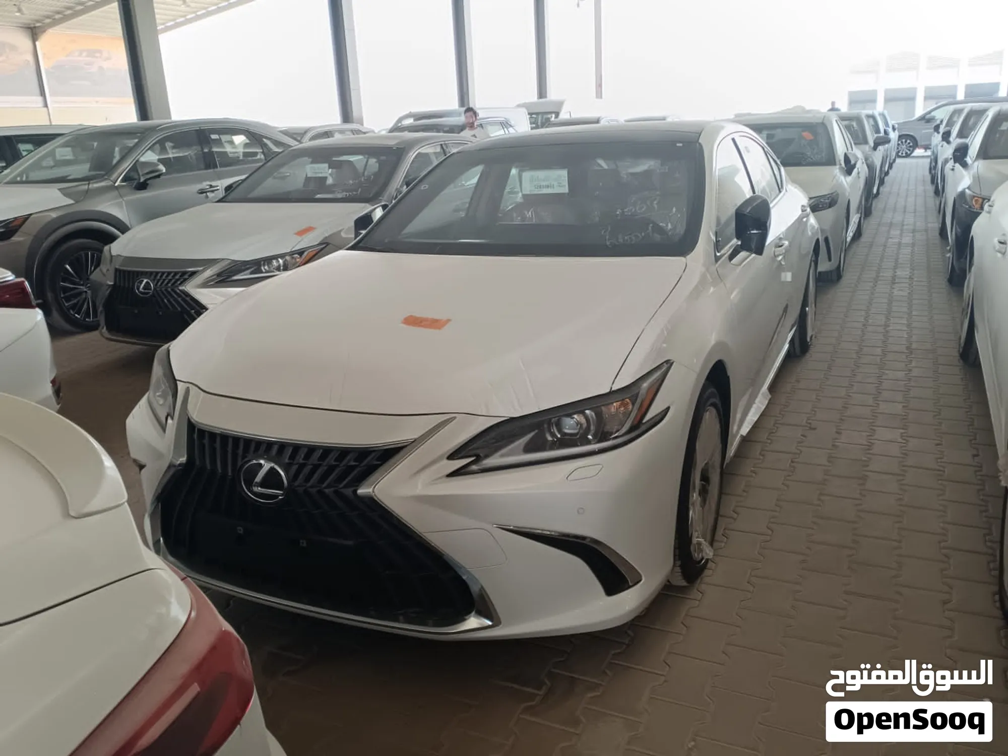 لكزس ES 350 موديل 2025 نص فل جديد وارد عبداللطيف جميل - image 1