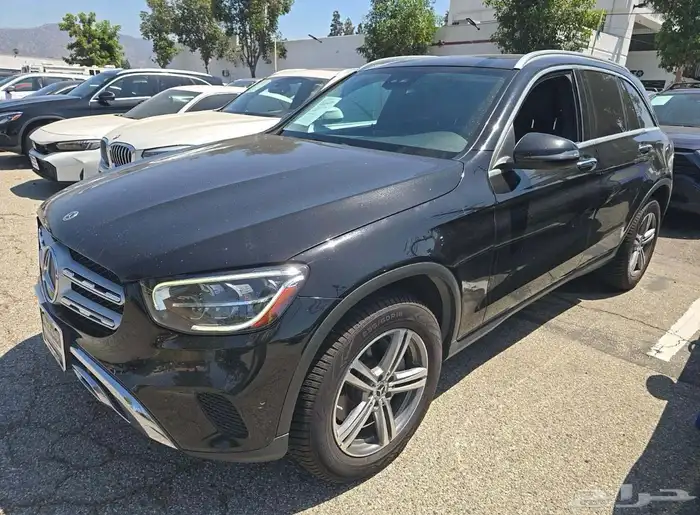 مرسيدس بنز GLC 300 موديل 2022 مستعملة للبيع - image 1